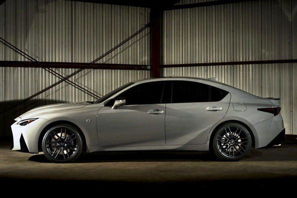 Lexus IS 500: výkonný športový sedan s atmosférickým V8 Fotografia 2