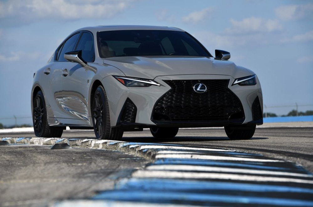 Lexus IS 500: výkonný športový sedan s atmosférickým V8