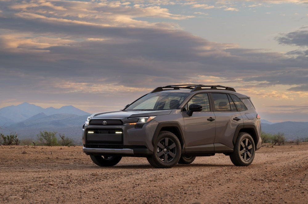 Recenzia Toyota RAV4 Woodland: dobrodružný crossover s hybridným pohonom