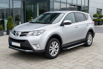 Toyota Rav 4 2013–2018 Bočné nášľapy RedLine V1 (2 ks, hliník) fotografia 1