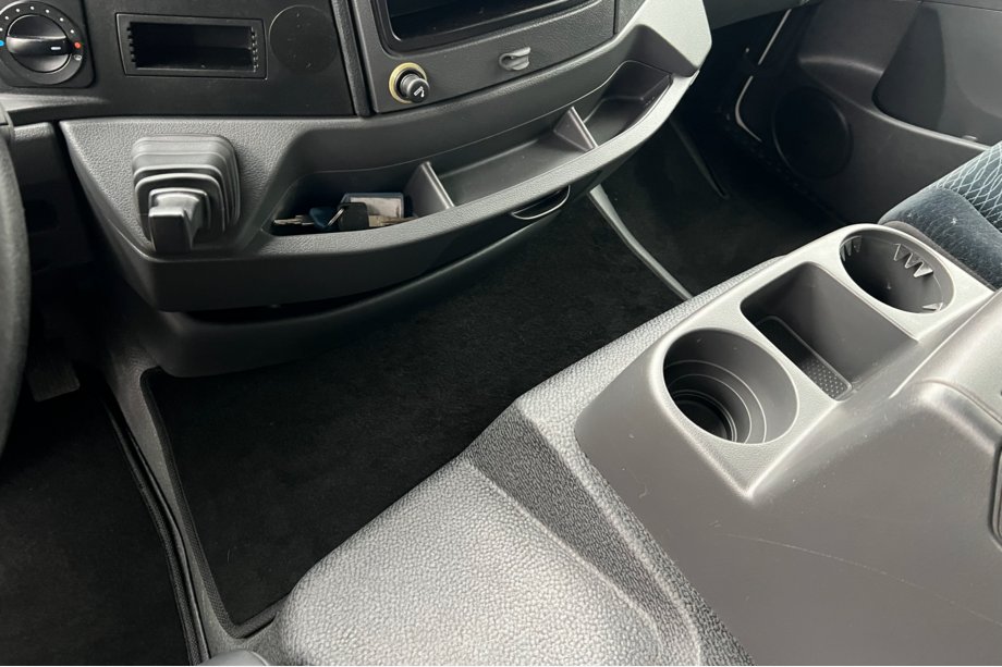Mercedes Atego 2013– Prémiové textilné autokoberce (Čierne) Fotografia 3