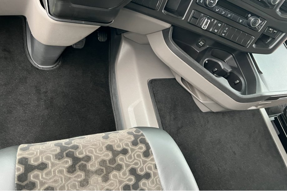 Volvo FH 2012– Textilné rohože Deluxe (Čierne) Fotografia 3