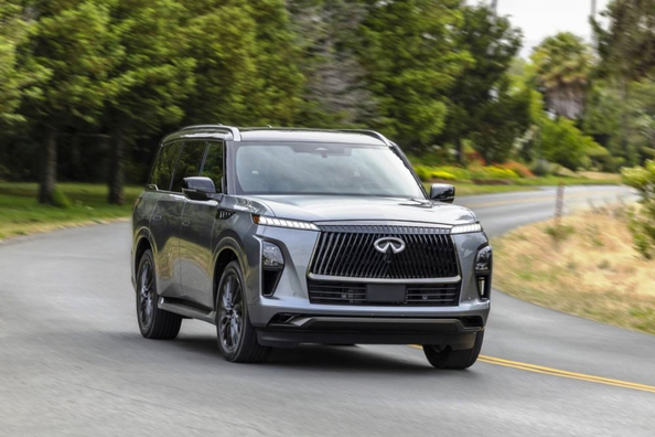 Infiniti QX80 2. generácie: Technické údaje, výbava, fotky