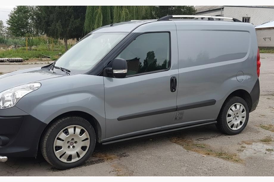 Fiat Doblo II 2010–2022 Bočné rúrky Black (2 ks, nerez) 60 mm, Maxi základňa Fotografia 3