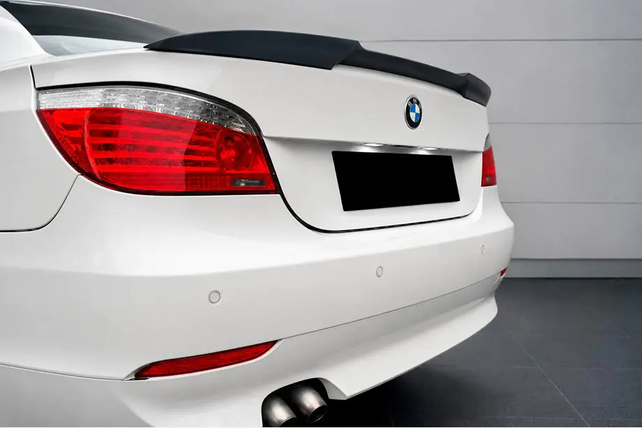 BMW 5. rad E60/E61 2003–2010 Spojler M4-Style V-2 (lesklá čierna) Fotografia 1