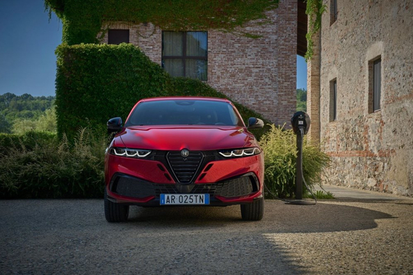 Recenzia Alfa Romeo Tonale 2025: taliansky štýl v kompaktnom crossoveri