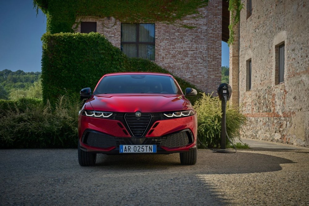 Recenzia Alfa Romeo Tonale 2025: taliansky štýl v kompaktnom crossoveri