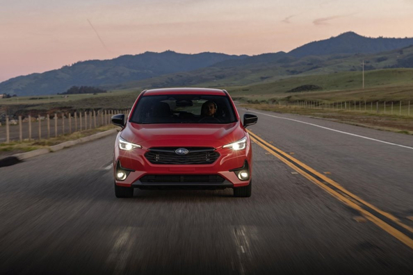 Subaru Impreza RS: športový hatchback so symetrickým pohonom všetkých kolies Fotografia 1
