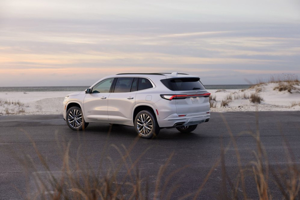 Buick Enclave III: Prémiový americký crossover novej generácie Fotografia 3