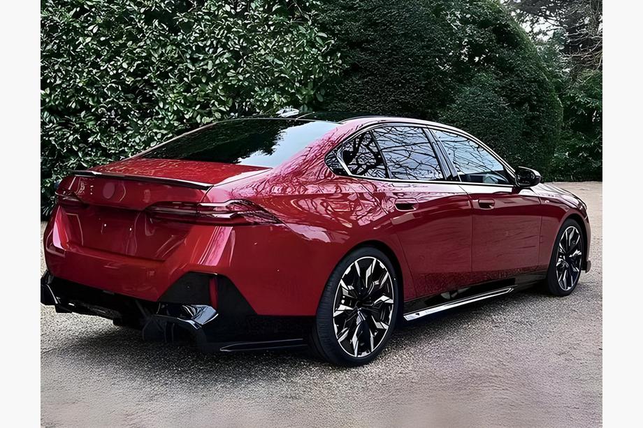 BMW 5/i5 séria G60/G60E/G61 2023– Prahové nadstavce (pre M-Sport prahy) Image