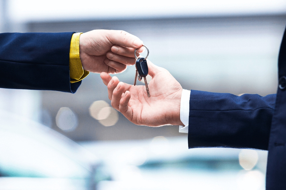 Ako prepísať auto na iného majiteľa: možnosti a dôležité detaily