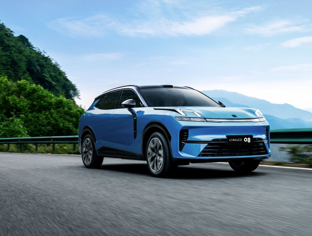 Lynk & Co 08: recenzia prémiového plug-in hybridného crossovera