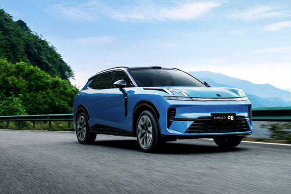 Lynk & Co 08: recenzia prémiového plug-in hybridného crossovera