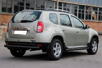Dacia Duster 2008–2018 Zadná rovná ochranná tyč Black (nerez) fotografia 3