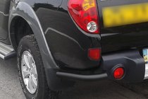 Mitsubishi L200 2006–2015 Zadné rohy AK003 Black (2 ks, nerez) fotografia 2