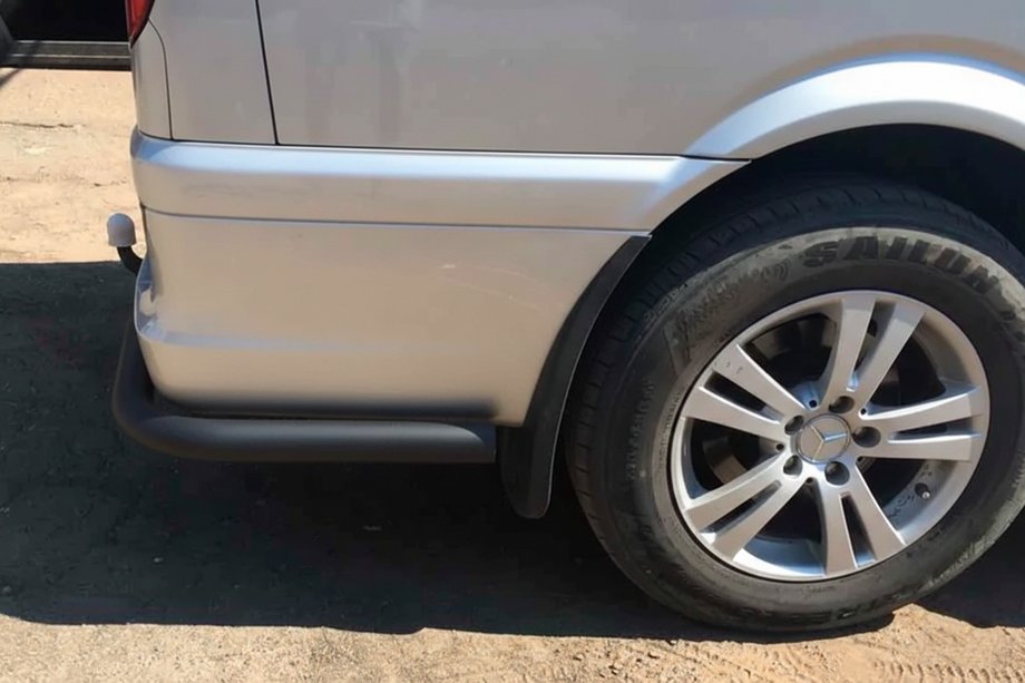 Mercedes Vito W639 2004–2014 Zadné rohové chrániče AK003 Black (2 ks, nerez) pre stredný a dlhý rázvor Image