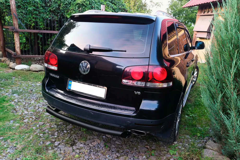 Volkswagen Touareg 2002–2010 Zadný ochranný rám AK002 Black (2 ks, nerez) Fotografia 3