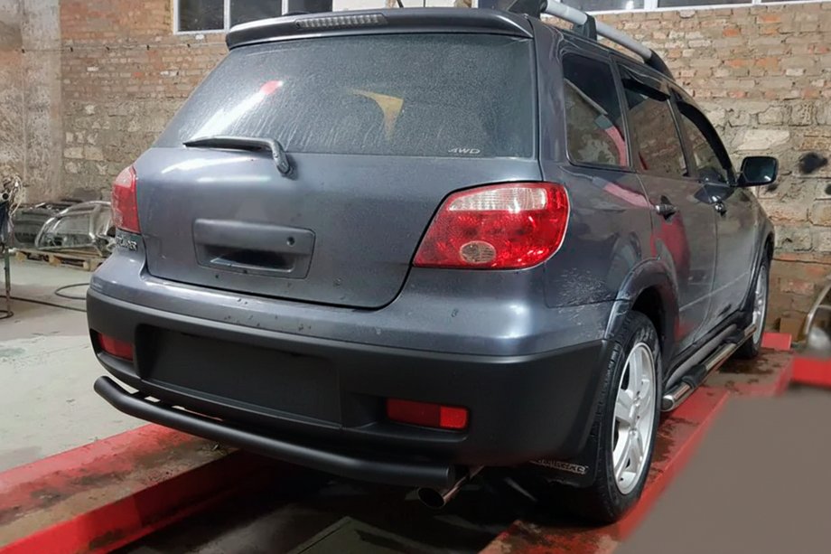 Mitsubishi Outlander 2001–2006 Zadný ochranný oblúk AK002/2 Black (nerez) Image