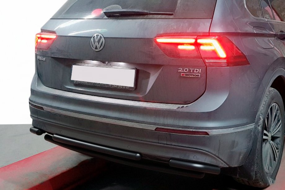 Volkswagen Tiguan 2016–2023 Zadný ochranný rám AK001-2 Black (nerez) Image