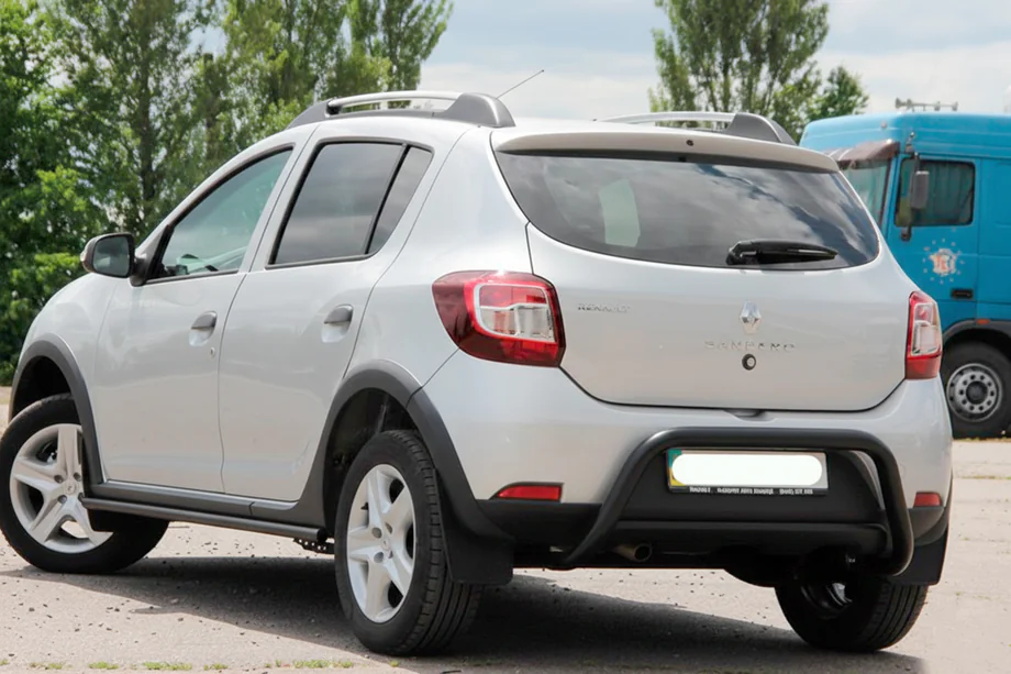 Dacia Sandero 2013–2020 Zadný oblúk AK007 Black (nerez) Fotografia 3