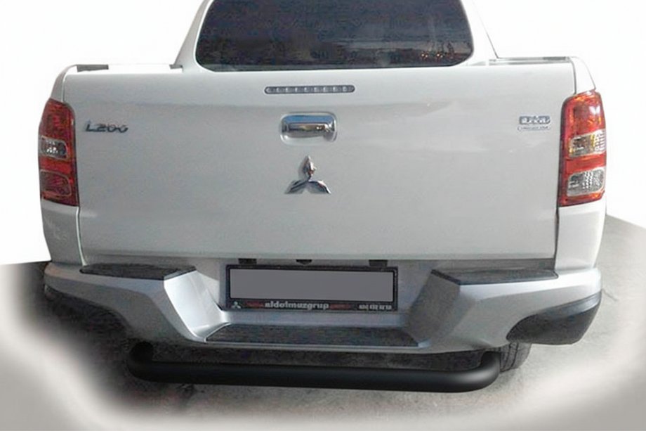 Mitsubishi L200 2015–2024 Zadný ochranný oblúk AK007 Black (nerez) Fotografia 1