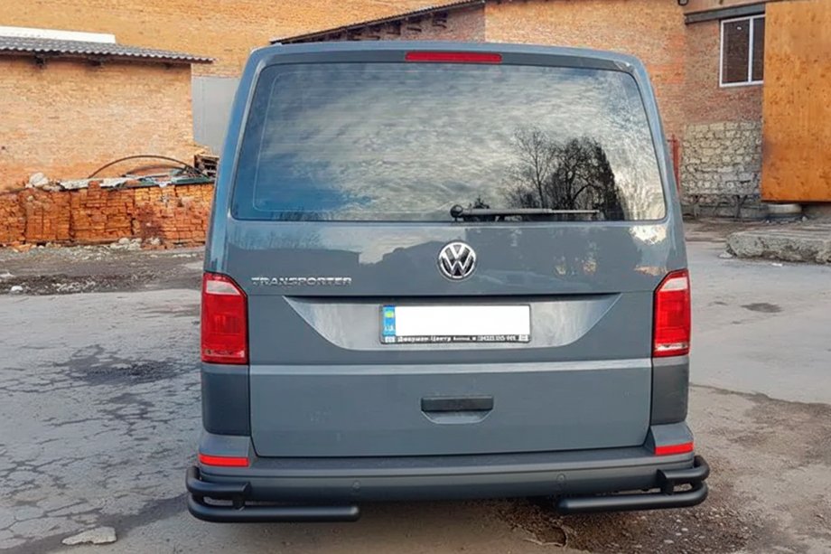 Volkswagen T6 2015–2024 Zadné rohové chrániče AK003-Double Black (2 ks, nerez) Fotografia 3