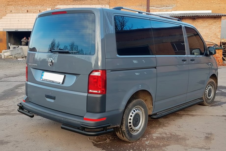 Volkswagen T6 2015–2024 Zadné rohové chrániče AK003-Double Black (2 ks, nerez) Fotografia 4