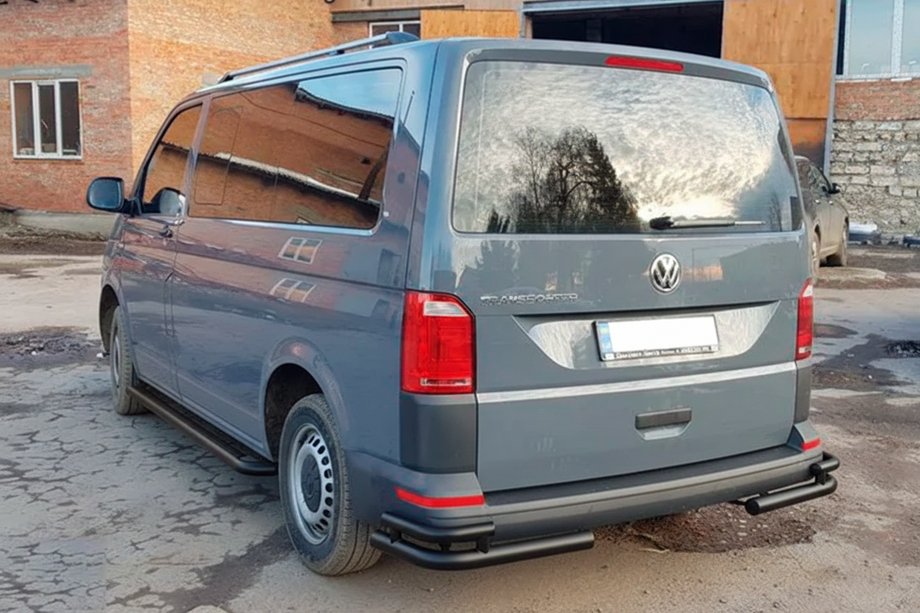 Volkswagen T6 2015–2024 Zadné rohové chrániče AK003-Double Black (2 ks, nerez) Fotografia 5