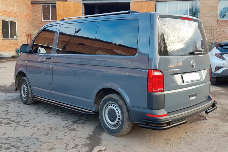 Volkswagen T6 2015–2024 Zadné rohové chrániče AK003-Double Black (2 ks, nerez) Fotografia 6