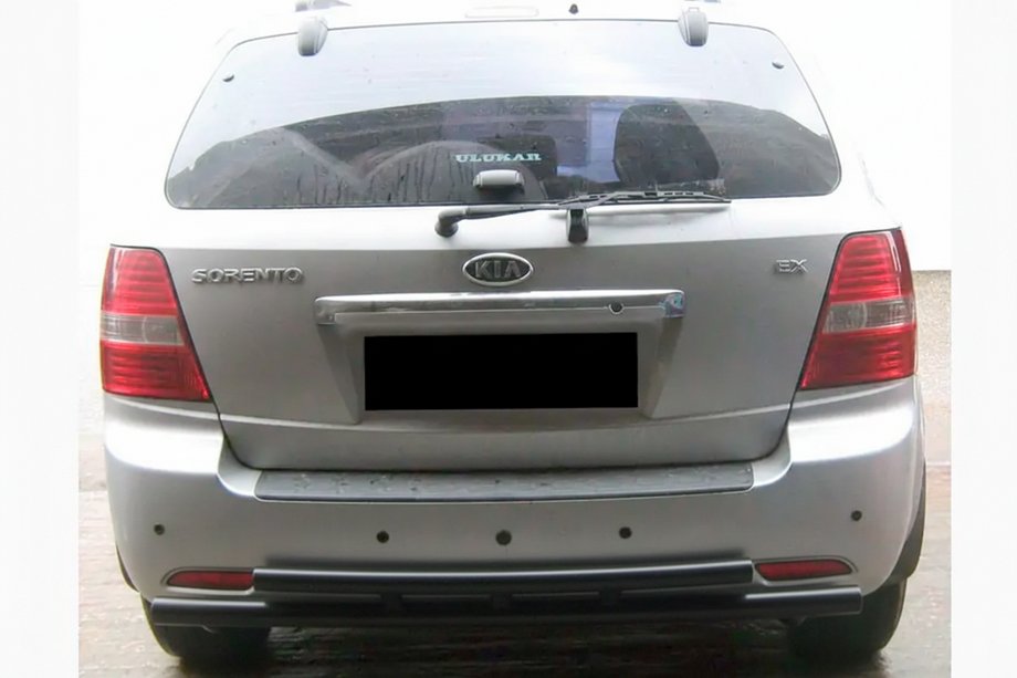 Kia Sorento I BL 2002–2009 Zadná ochranná rampa AK002-Dvojitá Black (nerez) Fotografia 1