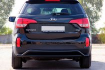 Kia Sorento II XM 2009–2014 Zadný oblúk AK007-2 Black (nerez) fotografia 2