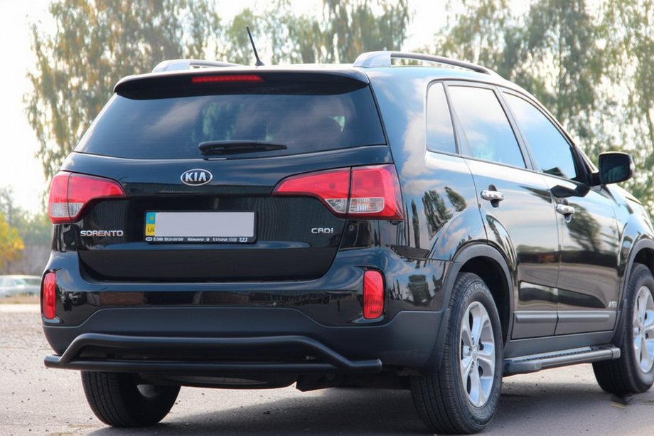 Kia Sorento II XM 2009–2014 Zadný oblúk AK007-2 Black (nerez) Image