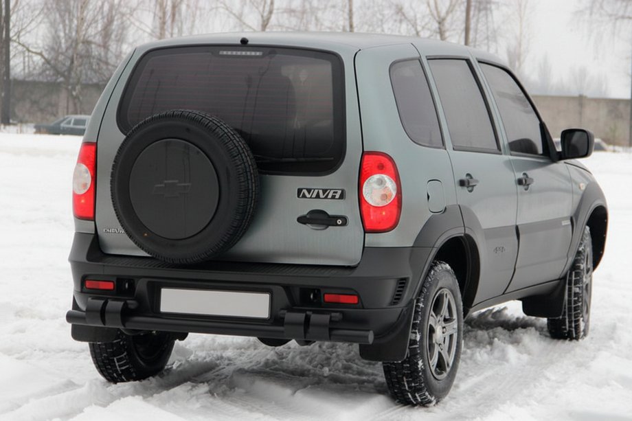 Chevrolet Niva 1998–2020 Zadný ochranný oblúk AK015 Black (nerez) Image