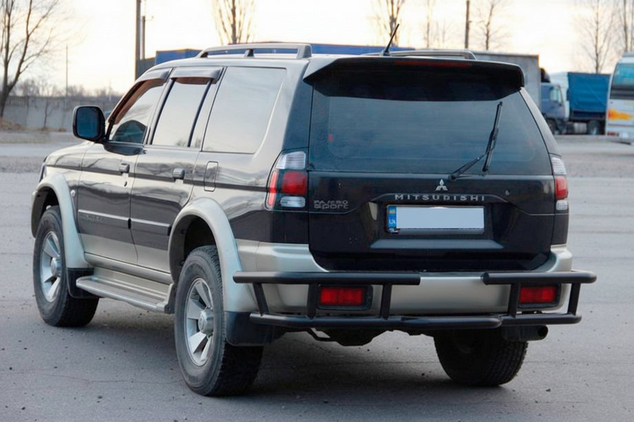 Mitsubishi Pajero Sport 1996–2007 Zadný ochranný rám AK-Special Black (nerez) Fotografia 2
