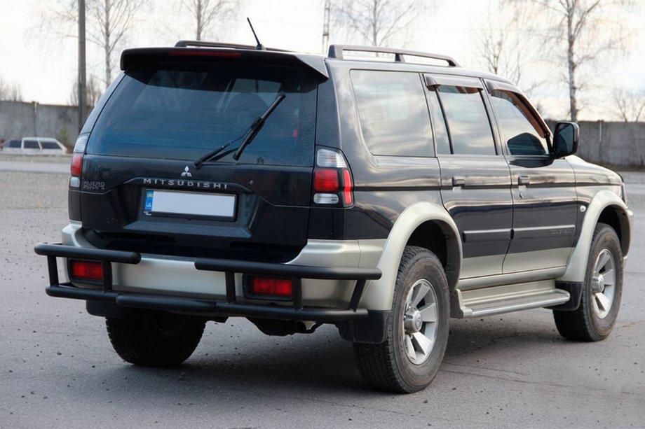 Mitsubishi Pajero Sport 1996–2007 Zadný ochranný rám AK-Special Black (nerez) Fotografia 3