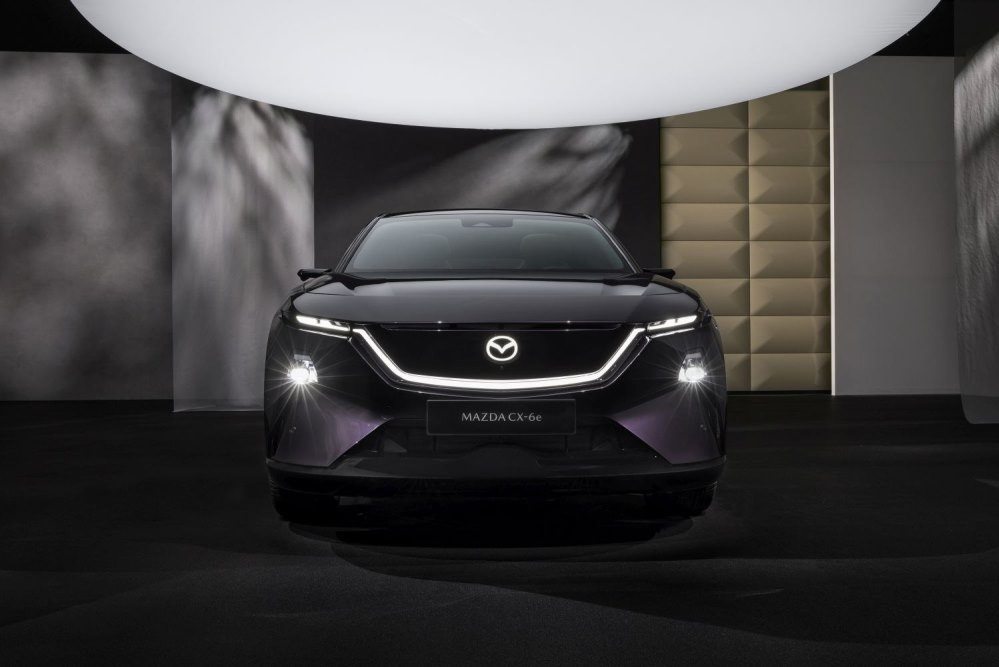 Recenzia Mazda CX-6e 2026: Elegancia v elektrickom prevedení
