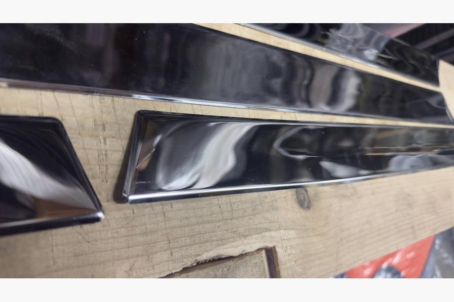 Nissan Qashqai 2010–2014 Výpredaj Dverové lišty OmsaLine (4 ks, nerez) OmsaLine, štandardná základňa Fotografia 4