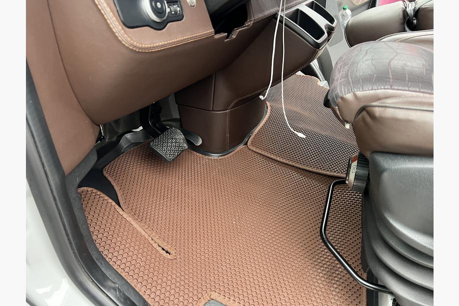 Mercedes Sprinter W907/W910 2018– Gumené koberce do interiéru Carsuit V2 (Hnedé) Image