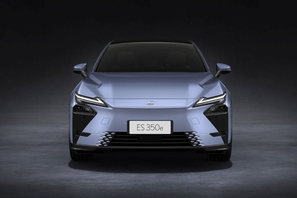 Lexus ES BEV: plne elektrický prémiový sedan pre rok 2026
