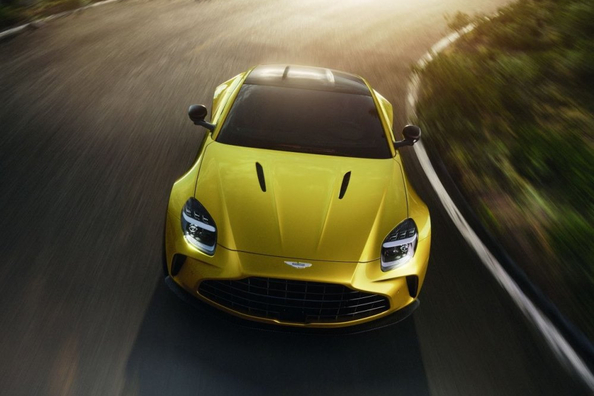 Test britského športiaka Aston Martin Vantage 2025