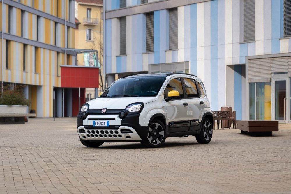 Recenzia Fiat Pandina: modernizovaný mestský hatchback s mild-hybridom