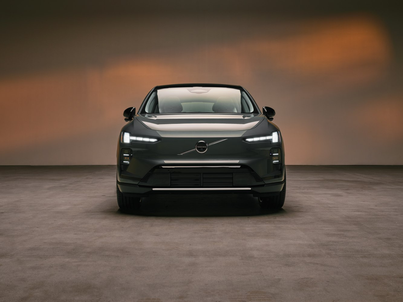 Volvo EX60 (2026) – prehľad plne elektrického stredne veľkého crossovera