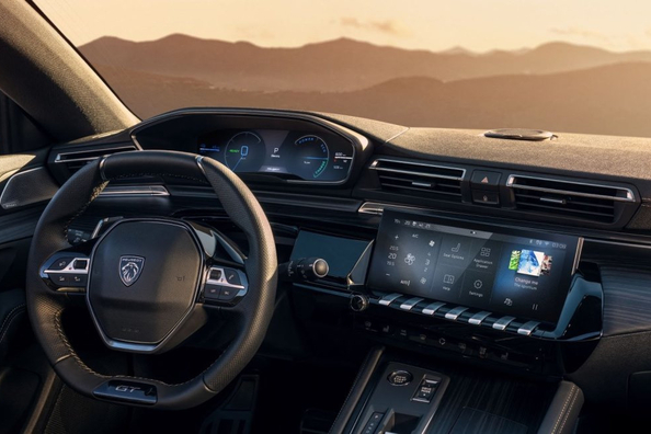 Recenzia Peugeot 508 PSE: francúzsky športový sedan s hybridným pohonom Fotografia 6