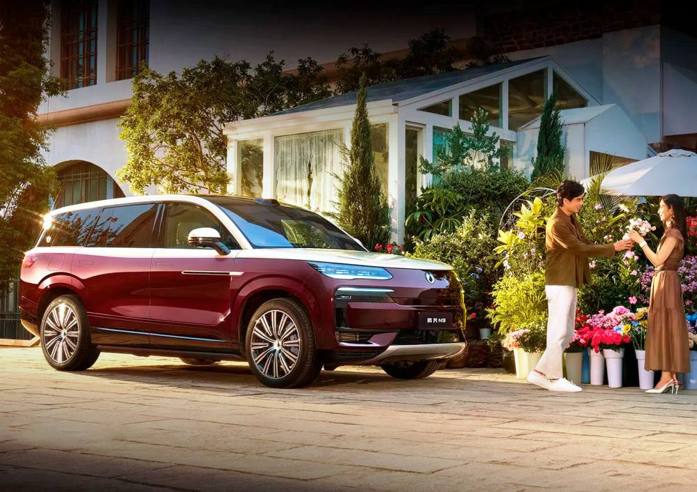 Test Denza N9 Plug-in Hybrid: vlajkový hybridný gigant od BYD