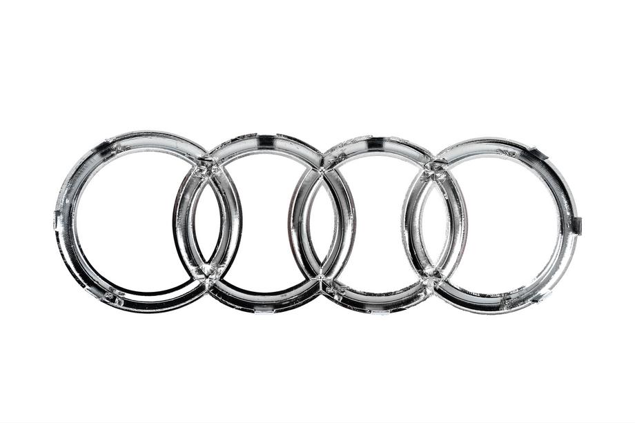 Audi Predný emblém Audi chróm (285 x 100 mm) Fotografia 4