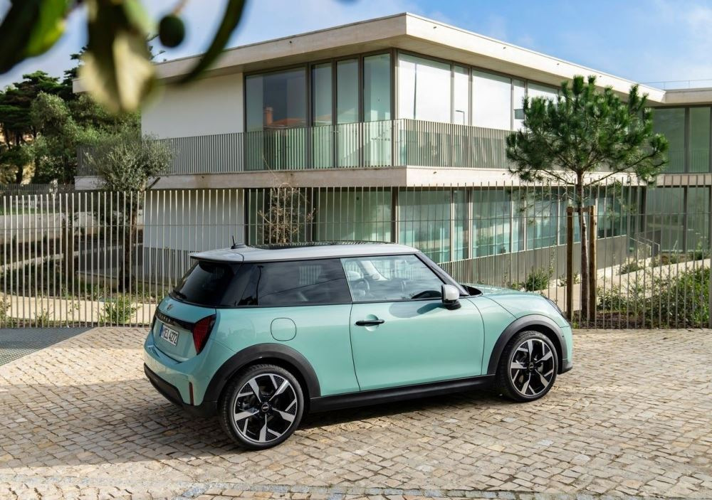 Recenzia MINI Hatchback 3-door (F66): nová generácia