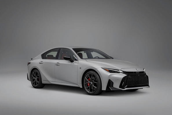 Lexus IS (XE30, facelift 2025): prehľad prémiového športového sedanu