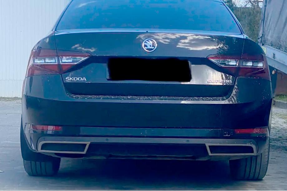 Skoda Superb 2015–2024 Nerezové kryty koncov nárazníka Carmos (2 ks) Fotografia 3