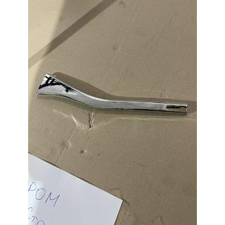 Chrómová lišta na ľavé vnútorné zadné svetlo (2015+, plast) Toyota Land Cruiser 200 2007–2021 fotografia 2