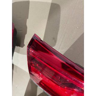 Výpredaj Zadné ľavé vnútorné svetlo 2016-2021 (OEM štandard) (na veko batožinového priestoru) (prasknuté) Toyota Land Cruiser 200 2007–2021 fotografia 3
